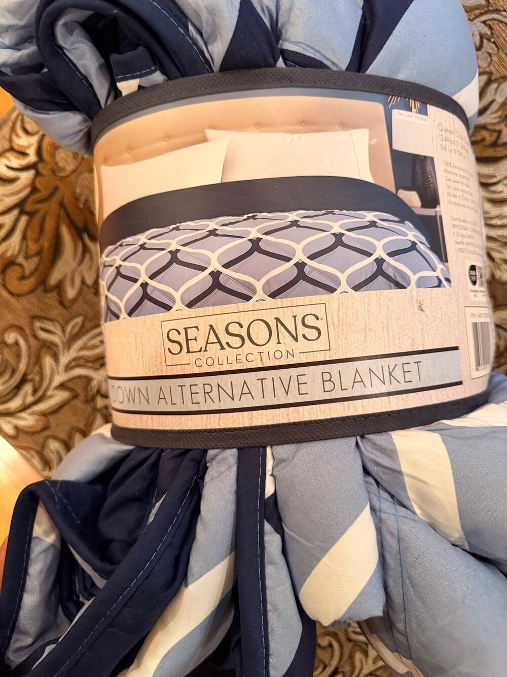 Seasons Collection Queen Down Alternative Blanket
Lightweight Bedding